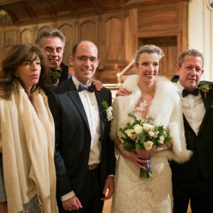 Le week-end du 12/13 décembre, Framboise et Gérard Holtz, accompagné de son épouse Muriel Mayette-Holtz, ont célébré l'union de leur fils ainé Julien à Saint-Gervais-les-Bains. Passionné de montagne et amoureux transis, Julien Holtz a épousé Julie Poirier au pied du Mont-Blanc.