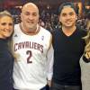 Jason Day, sa femme Ellie et des amis au match de NBA entre les Cavaliers de Cleveland et le Thunder d'Oklahoma City, à Cleveland le 17 décembre 2015