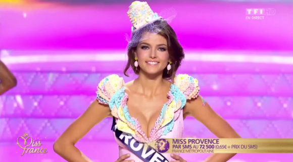 Miss Provence - Les cinq finalistes défilent, lors de l'élection Miss France 2016 le samedi 19 décembre 2015 sur TF1