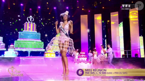 Miss Réunion - Les cinq finalistes défilent, lors de l'élection Miss France 2016 le samedi 19 décembre 2015 sur TF1