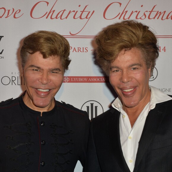 Grichka et Igor Bogdanoff (Bogdanov) - Photocall du dîner de gala "Love Charity Christmas Dinner" organisé par l'association "Lyubov" au profit des enfants de Donetsk à la Maison Blanche à Paris, le 10 décembre 2014.