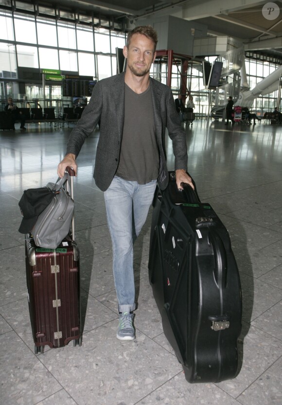 Exclusif - Jenson Button à l'aéroport à Londres, le 1er octobre 2015