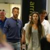 Jenson Button et Jessica Michibata à l'aéroport de Gatwick à Londres, le 10 août 2015