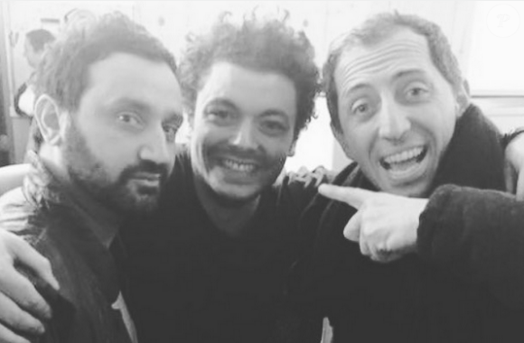 Kev Adams pose avec Gad Elmaleh et Cyril Hanouna, en octobre 2015.