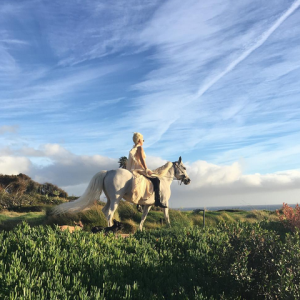 Lady Gaga monte le cheval qu'on lui a offert pour Noël / Photo postée sur le compte Instagram de Lagy Gaga, le 23 décembre 2015.