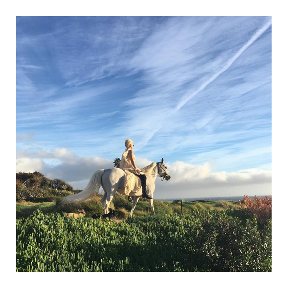 Lady Gaga monte le cheval qu'on lui a offert pour Noël / Photo postée sur le compte Instagram de Lagy Gaga, le 23 décembre 2015.