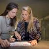 La princesse Mabel des Pays-Bas et la princesse Viktoria de Bourbon-Parme participent à une réunion sur le mariage des enfants organisée par "Save the Children" à La Haye, le 7 octobre 2015.
