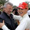 Michael Schumacher et son manager Willi Weber en mars 2006 lors des essais au Grand Prix de Bahrein.