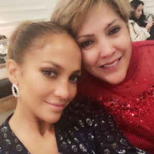 Jennifer Lopez avec sa maman Guadaloupe, le jour de Noël. Photo postée sur Instagram, le 25 décembre 2015.