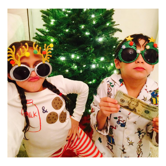 Emme et Max, les jumeaux de Jennifer Lopez et Marc Anthony. Photo postée sur le compte Instagram de la chanteuse américaine, le 20 décembre 2015.