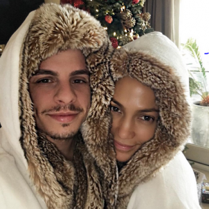 Jennifer Lopez et Casper Smart assortis pour Noël. Photo postée sur le compte Instagram du danseur, le 25 décembre 2015.