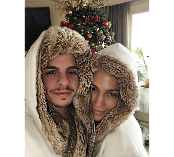 Jennifer Lopez et Casper Smart assortis pour Noël. Photo postée sur le compte Instagram du danseur, le 25 décembre 2015.