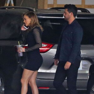 Exclusif - Jennifer Lopez se rend sur l'enregistrement de l'émission " American Idol" à Hollywood le 10 décembre 2015.