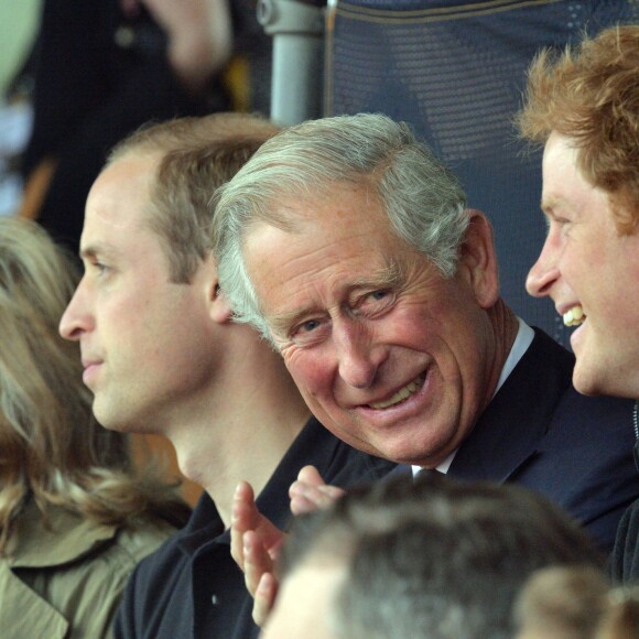 Le prince Charles et ses fils les princes Harry et William assistent aux Invictus Games 2014 à Londres, le 11 septembre 2014.