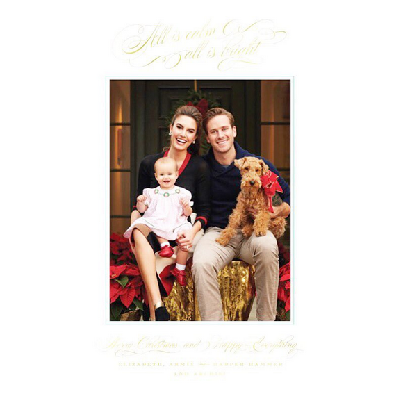 Armie Hammer et sa femme Elizabeth Chambers ainsi que leur fille Harper présentent leur première carte de voeux de Noël / photo postée sur Instagram, à la fin du mois de décembre 2015.