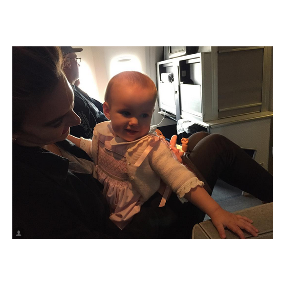 Armie Hammer fête le 1er anniversaire de sa fille Harper qui a déjà effectué 44 trajets en avion au cours de sa courte existence / photo postée sur Instagram, au début du mois de décembre 2015.