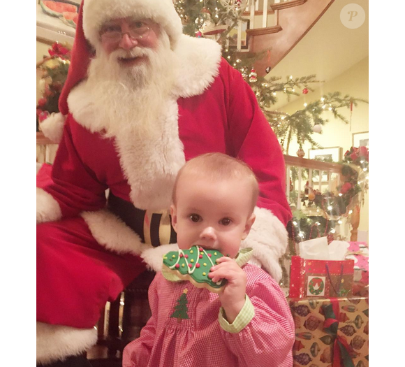 Harper, la fille d'Armie Hammer et Elizabeth Chambers, rencontre le père Noël pour la première fois / photo postée sur Instagram, au début du mois de décembre 2015.