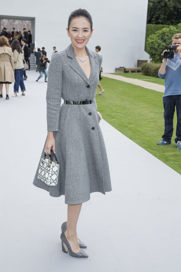 Zhang Ziyi (habillée en Dior) au défilé de mode, collection Haute-Couture automne-hiver 2014/2015 "Christian Dior" au Musée Rodin à Paris le 7 juillet 2014