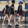 Cara Delevingne ,St Vincent et Suki Waterhouse à l'aéroport de la Barbade, le 30 décembre 2015