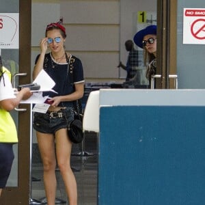 Cara Delevingne ,St Vincent et Suki Waterhouse à l'aéroport de la Barbade, le 30 décembre 2015