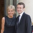  Le ministre Emmanuel Macron et sa femme Brigitte Trogneux - Dîner d'Etat en l'honneur du Felipe VI et la reine Letizia d'Espagne, reçus par François Hollande, président de la République française, au Palais de l'Elysée à Paris le 2 juin 2015. 