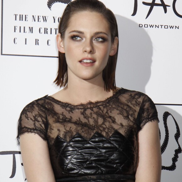 Kristen Stewart (robe Chanel) - Soirée des "Film Critics Awards" à New York, le 4 janvier 2016.