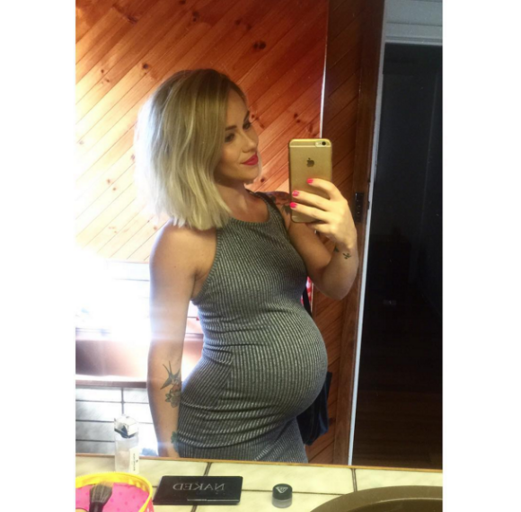 Kelly Cartwright, enceinte - Photo publiée le 24 décembre 2015