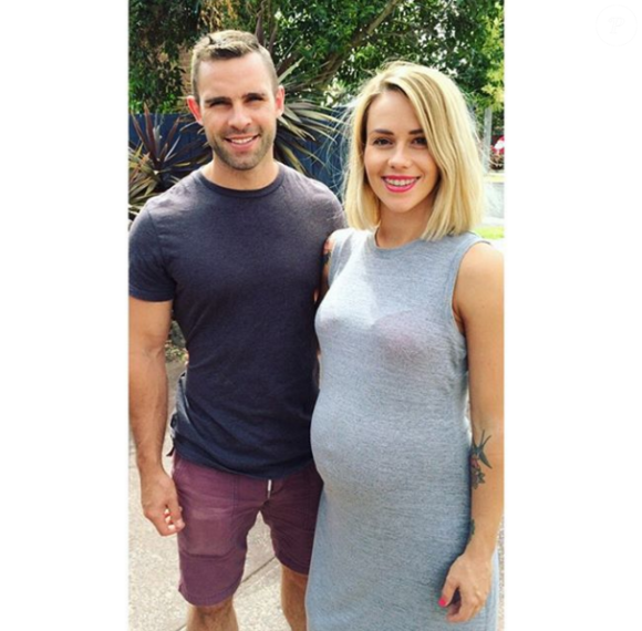 Kelly Cartwright, enceinte avec son compagnon Ryan Miller - Photo publiée le 21 décembre 2015
