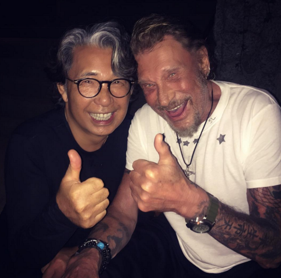Johnny Hallyday et son ami Kenzo Takada en Thaïlande, en janvier 2016.