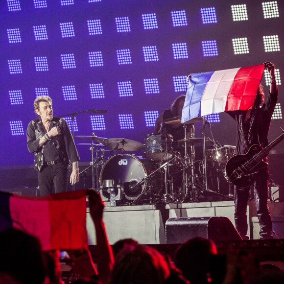 PHOTO EXCLUSIVE - Le rockeur Johnny Hallyday en concert à l'AccorHotels Arena à Paris, le 28 novembre 2015 © Wino/Bestimage.