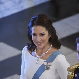 La princesse Mary et le prince Frederik de Danemark au palais de Christiansborg le 5 janvier 2016 avec la reine Margrethe II lors de la réception du Nouvel An du corps diplomatique.