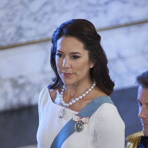 La princesse Mary et le prince Frederik de Danemark au palais de Christiansborg le 5 janvier 2016 avec la reine Margrethe II lors de la réception du Nouvel An du corps diplomatique.