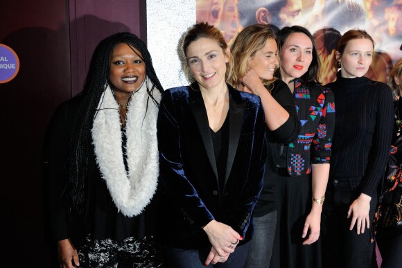 Deborah Grall, Christa Theret, Julie Gayet et Lisa Azuelos - Avant première du film "La fille du patron" coproduit par Julie Gayet au Gaumont Opéra à Paris le 5 janvier 2016.
