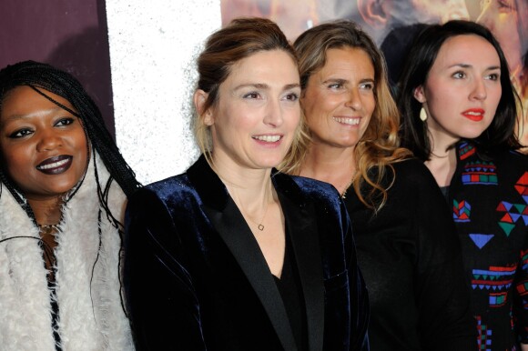 Deborah Grall, Julie Gayet et Lisa Azuelos - Avant première du film "La fille du patron" coproduit par Julie Gayet au Gaumont Opéra à Paris le 5 janvier 2016.