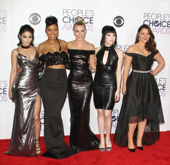 Vanessa Hudgens, Keke Palmer, Julianne Hough, Carly Rae Jepsen, Kether Donohue - Cérémonie des People's Choice Awards à Hollywood, le 6 janvier 2016.