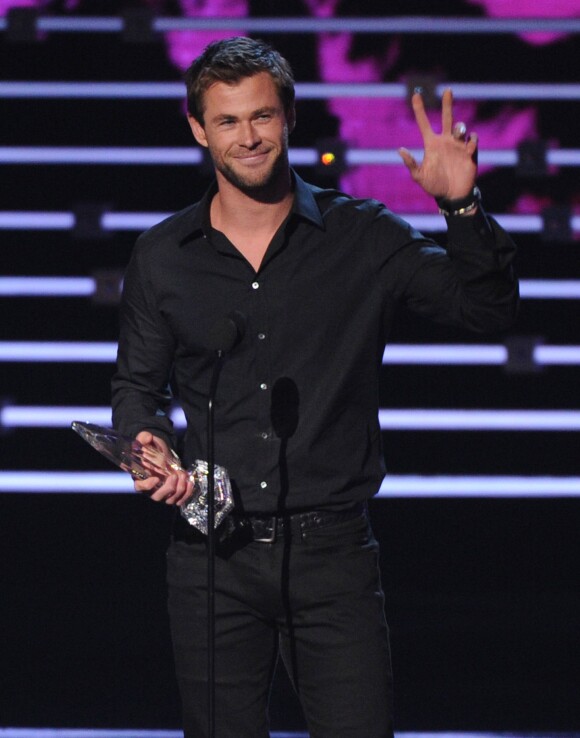 Chris Hemsworth pendant la cérémonie des People's Choice Awards 2016.