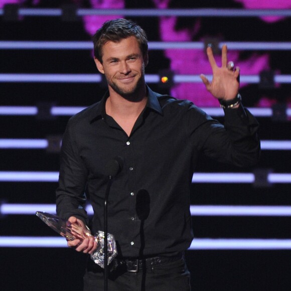 Chris Hemsworth pendant la cérémonie des People's Choice Awards 2016.