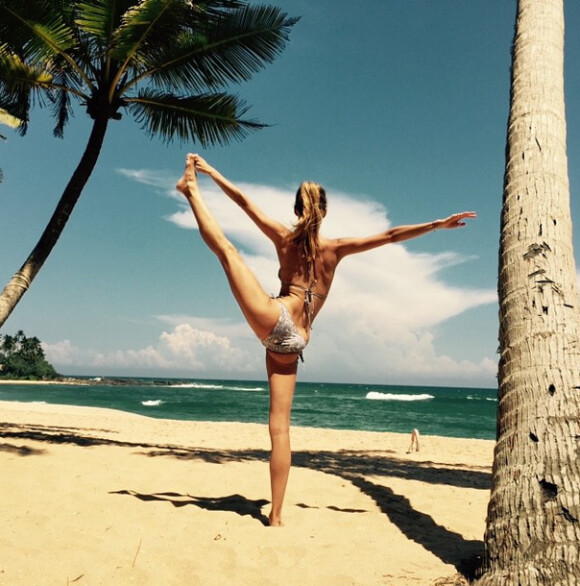 Vanesa Lorenzo en vacances à la plage - mars 2015