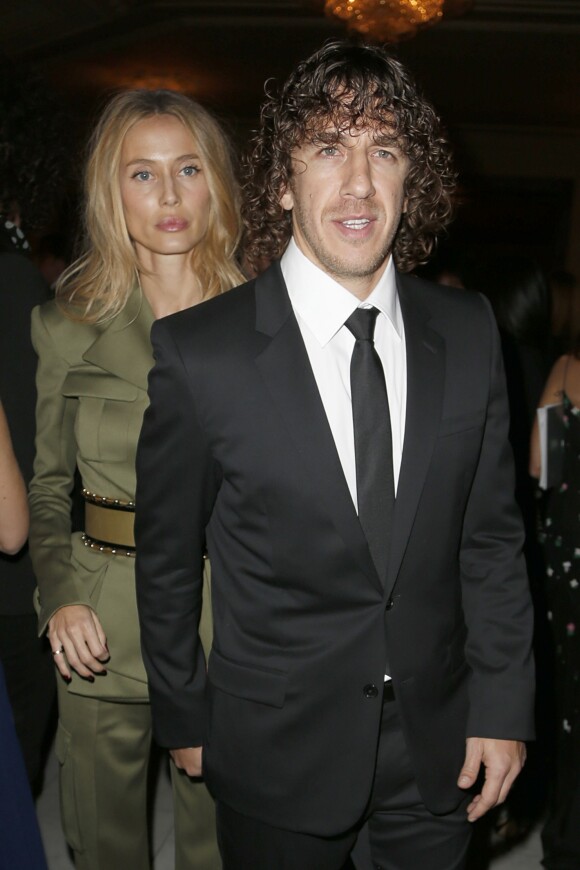 Carles Puyol et sa compagne Vanesa Lorenzo durant la cérémonie des "GQ Men Of The Year Awards" au Palace Hotel à Madrid, le 3 novembre 2014.