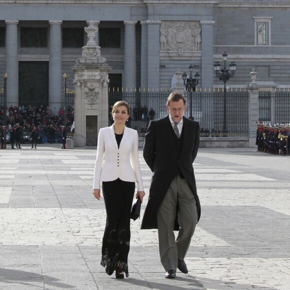 La reine Letizia d'Espagne avec le Premier ministre Mariano Rajoy lors de la Pâque militaire le 6 janvier 2016 au palais du Pardo, à Madrid.