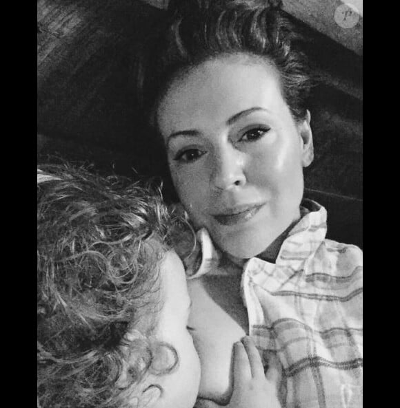 Alyssa Milano alliate sa fille, Instagram. Janvier 2016