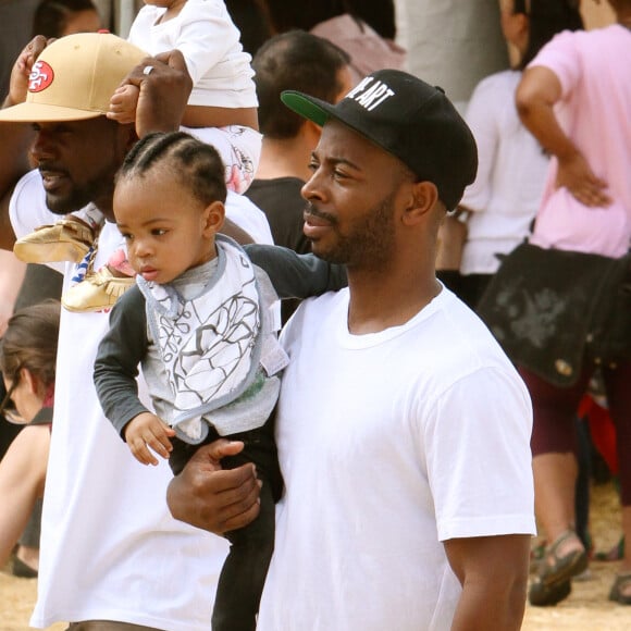 Kelly Rowland, son mari Tim et leurs fils Titan chez Mr. Bones Pumpkin Patch à Los Angeles, le 18 octobre 2015