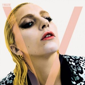 La star Lady Gaga, rédactrice en chef invitée de "V Magazine" pour un hommage à Alexander McQueen - printemps 2016. La chanteuse a choisi 16 couvertures différentes sur lesquelles ont retrouvent le regretté créateur britannique, ses muses Isabella Blow et Daphne Guinness, ainsi que Karl Lagerfeld, Hedi Slimane ou encore le mannequin Cierra Skye.