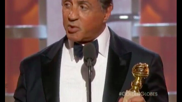 Discours de Sylvester Stallone lors des Golden Globes le 10 janvier 2016. Lauréat du meilleur second rôle pour Creed, il a oublié de remercier son partenaire et le réalisateur du film...