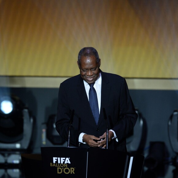 Issa Hayatou lors du Ballon d'or 2015 à Zurich le 11 janvier 2016.