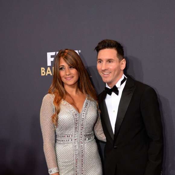 Lionel Messi et Antonella Roccuzzo lors du Ballon d'or 2015 à Zurich le 11 janvier 2016.