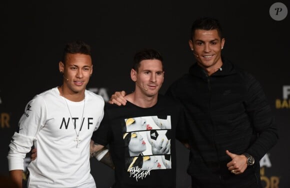 Neymar et Lionel Messi et Cristiano Ronaldo lors du Ballon d'or 2015 à Zurich le 11 janvier 2016.