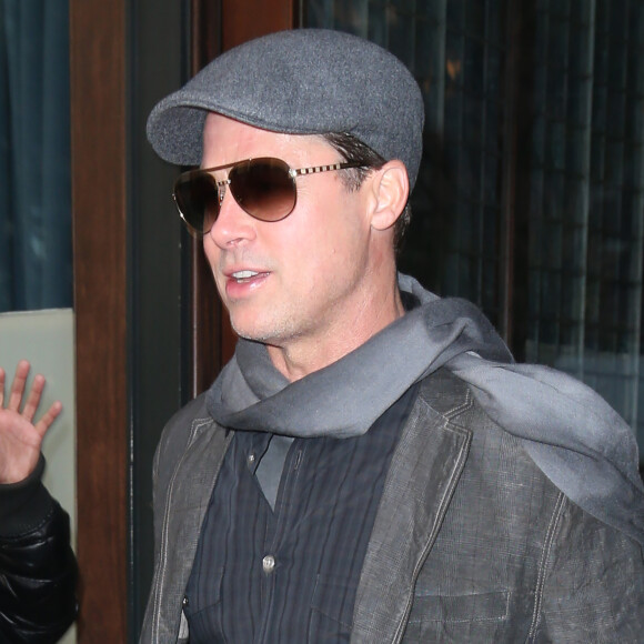 Brad Pitt sort de son hôtel à New York, le 25 novembre 2015, où il est en promotion pour son nouveau film "The Big Short".