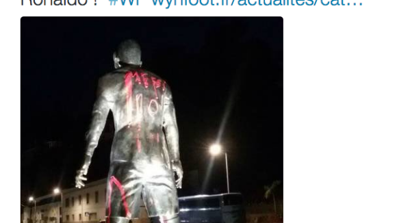 Ballon d'or 2015 : Une statue de Cristiano Ronaldo taguée avec le nom de Messi