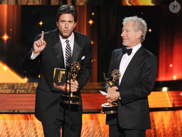 Steve Levitan et Jeffrey Richman - 63e Emmy Awards à Los Angeles, le 18 septembre 2011